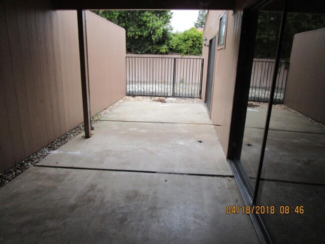 Building Photo - 1529 Lincoln Rd