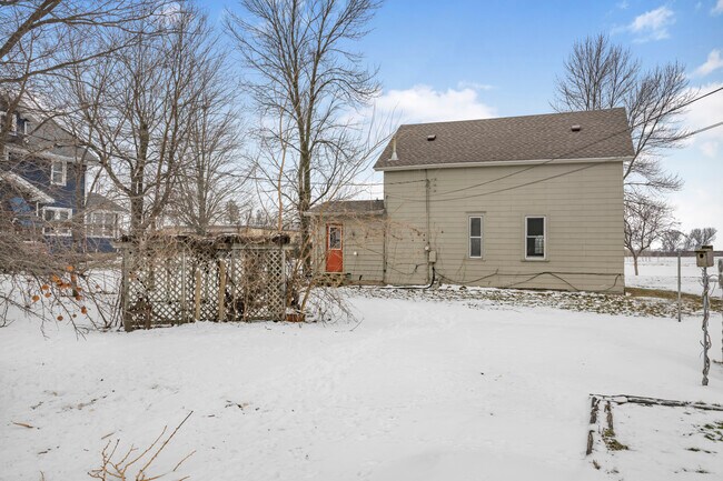 Building Photo - 509 W Baker St