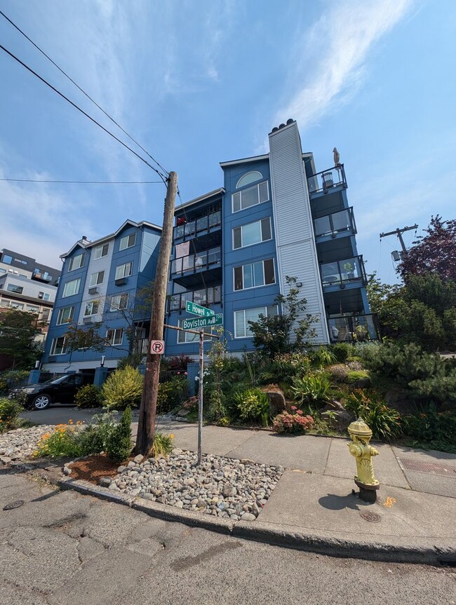 Building Photo - Capitol Hill Condo Available in June - Two Bedroom, High Floor Unit w/ A/C