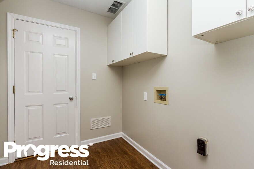 Building Photo - 674 Austrian Way