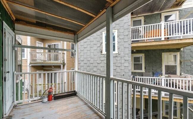 Building Photo - 78 Hillside St