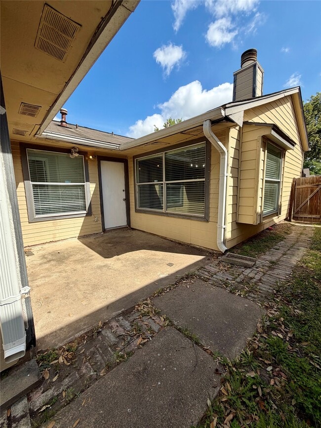 Building Photo - 7111 Golden Dale Ct