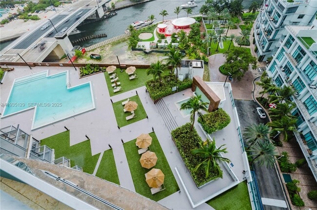 Building Photo - 350 S Miami Ave