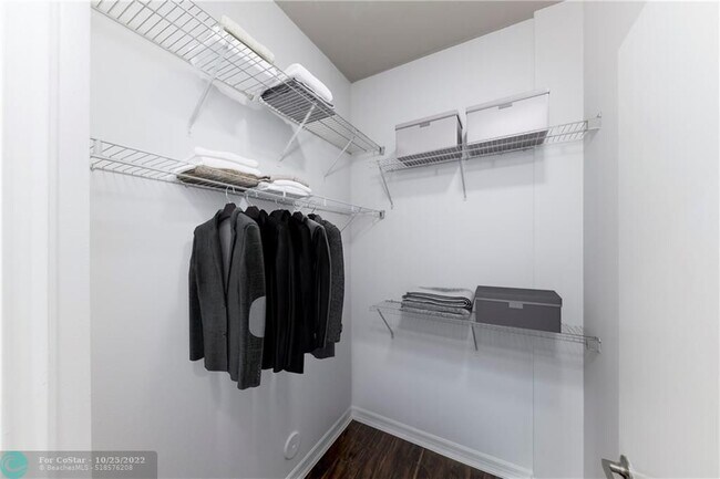 Building Photo - 450 NE 5th St