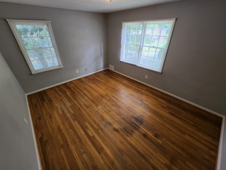 Building Photo - Room in House on Peyton Woods Trail SW
