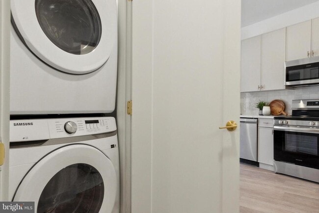 Building Photo - 367 W Hortter St