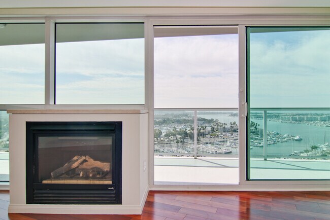 Building Photo - 13600 MARINA POINTE Dr
