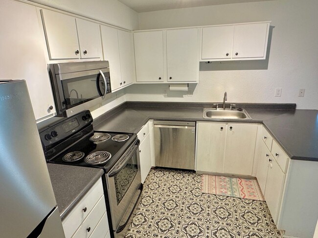 Building Photo - Gateway Ground Floor Corner Unit Condo with Laminate H/W's, A/C, Assigned Parking, Laundry In-Unit