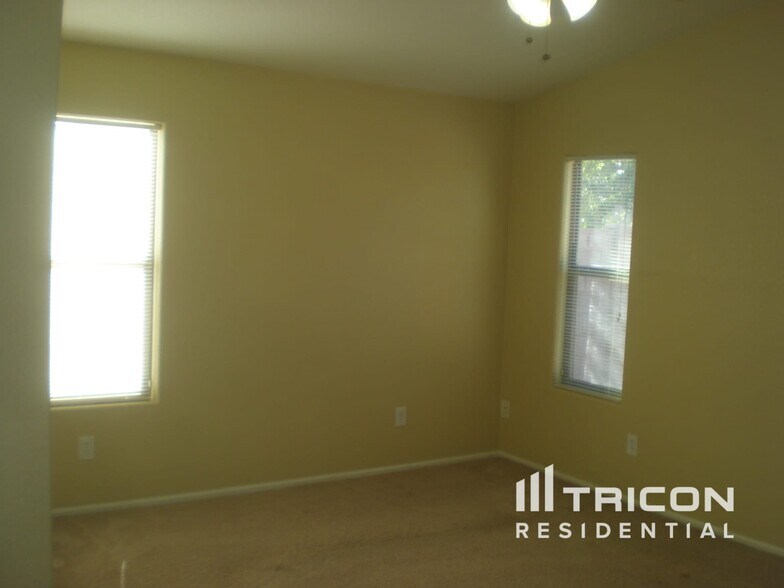 Building Photo - 16085 W Kendall St