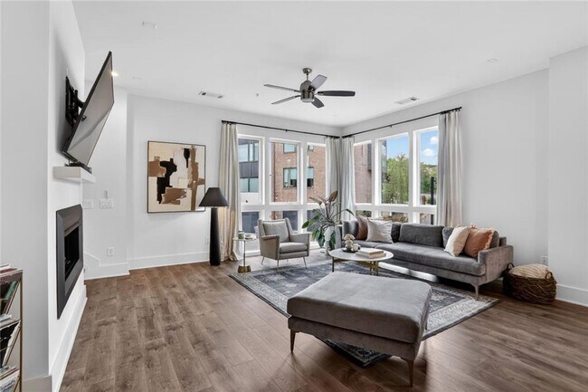 Building Photo - 1214 Chelsea Cir NW