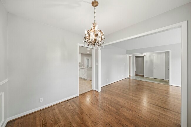 Building Photo - 4614 Hummingbird St