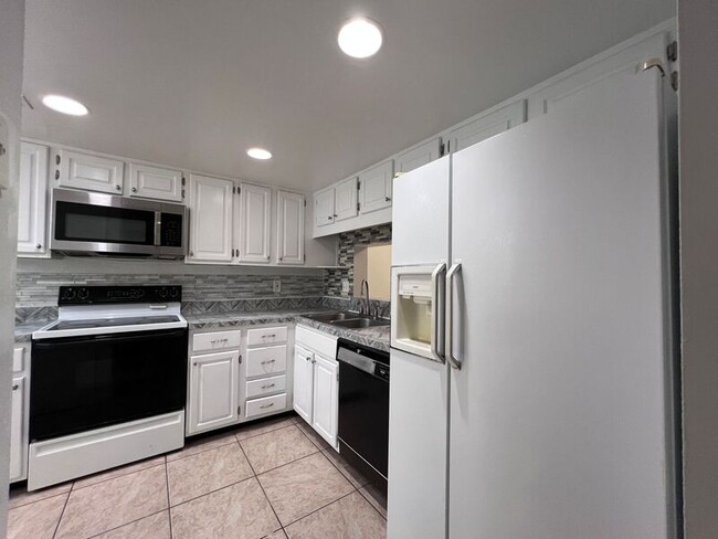 Building Photo - 5409 Pine Creek Dr