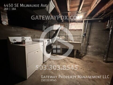Building Photo - 4450 SE Milwaukie Ave