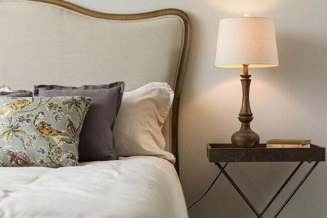 Building Photo - Large Newer Colonial for Lease in Fowlerville Schools