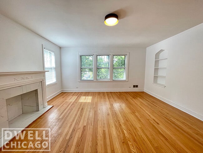 Building Photo - 5800 N Richmond St