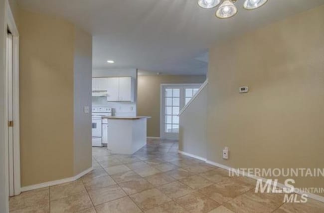 Building Photo - Townhome Columbia Village – Close to Everything Boise Offers