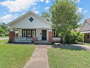 Building Photo - Charming 1924 Corner-Lot Home with Original Character and Modern Comforts