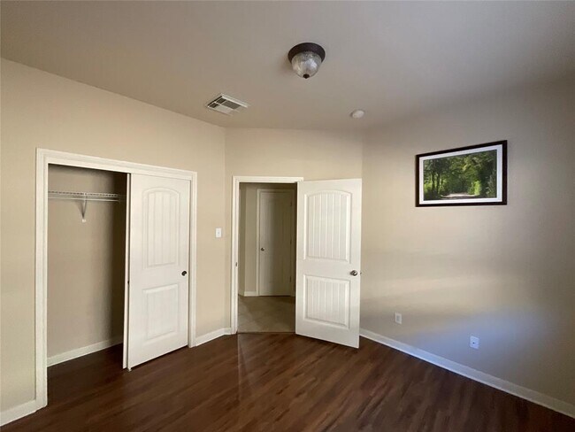 Building Photo - 303 Steer Acres Ct