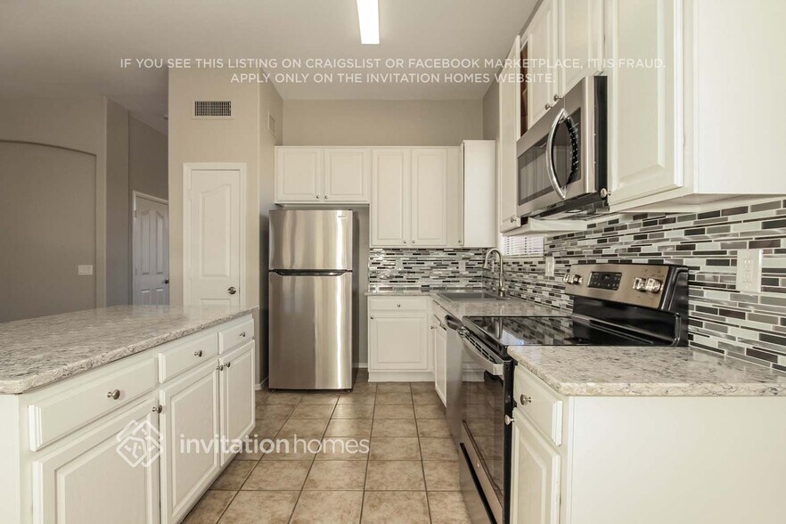 Building Photo - 16003 N Lasso Dr