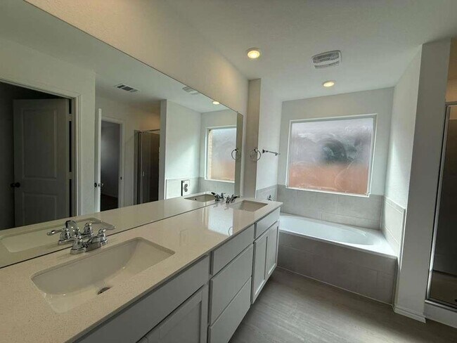 Building Photo - 223 Camargue Dr