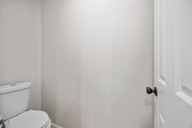 Building Photo - Charming 3BR Home with Large Private Yard Near Downtown Raleigh