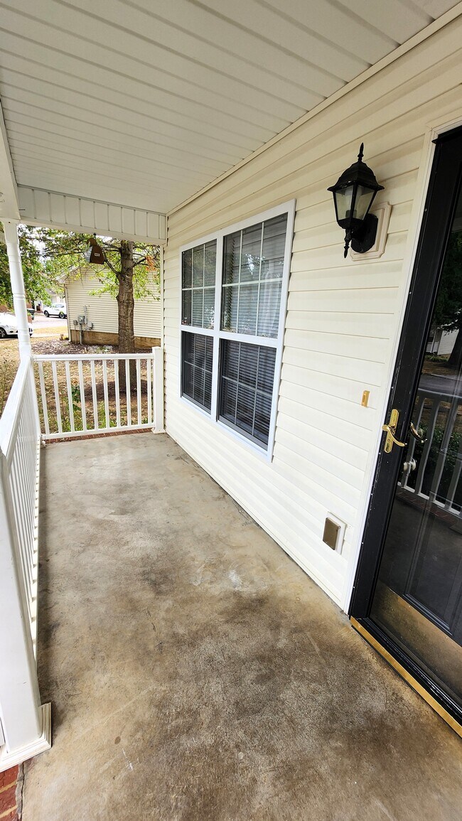 Building Photo - 1524 Mayberry Ln