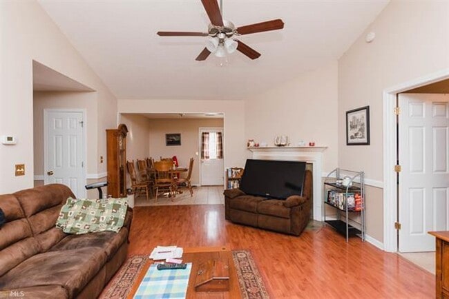 Building Photo - 3 Bedroom 2 bath 2 Car-Garage in Senoia, GA