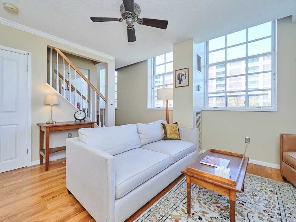 Building Photo - 106 13th St