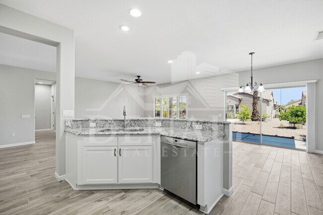 Building Photo - 16536 W Rock Springs Ln