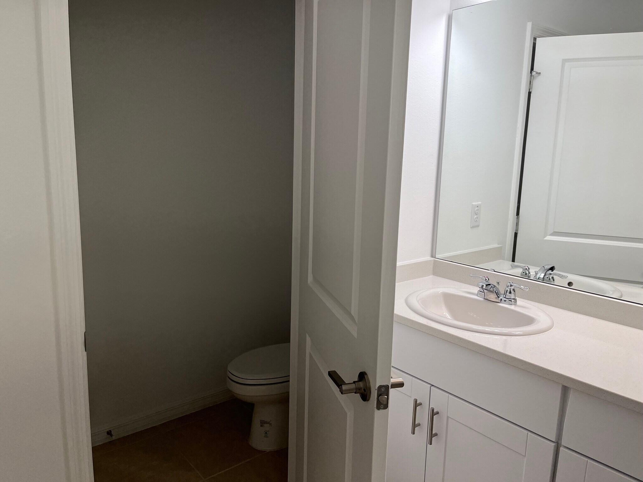 Building Photo - 2068 Rosewood Cir