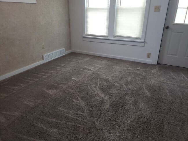 Building Photo - 1728s88tM