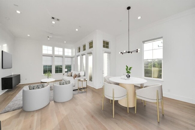 Building Photo - 4005 Woodshire Vlg Ests