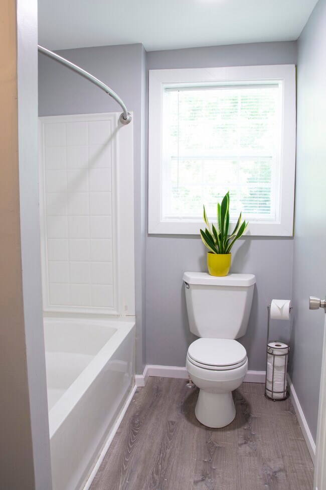 Building Photo - 714 Spring St