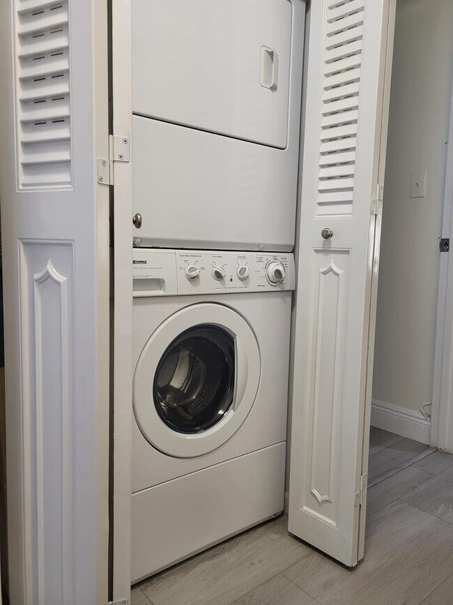 Building Photo - 8305 NW 61st St