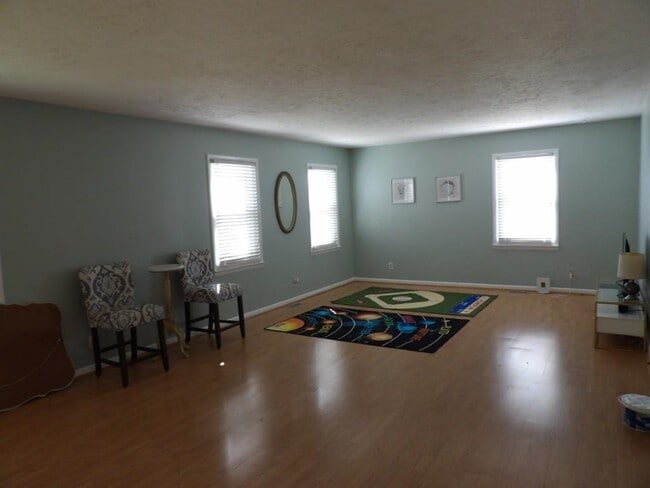 Building Photo - 917 9th Ave S