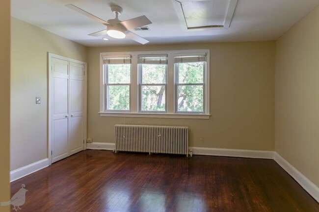 Building Photo - Light-Filled Two Bedroom Home in Hill East...