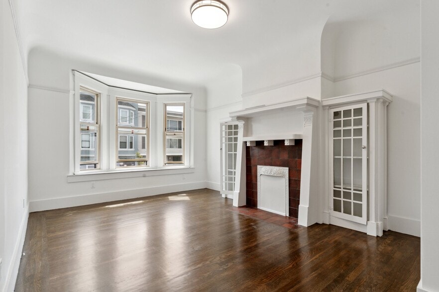Building Photo - 673 7th Ave