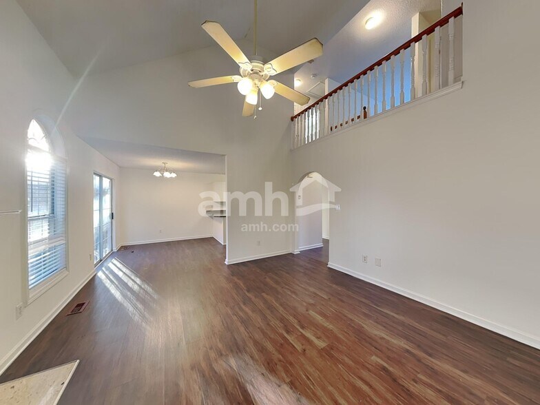 Building Photo - 5705 Wandering Vine Trl SE