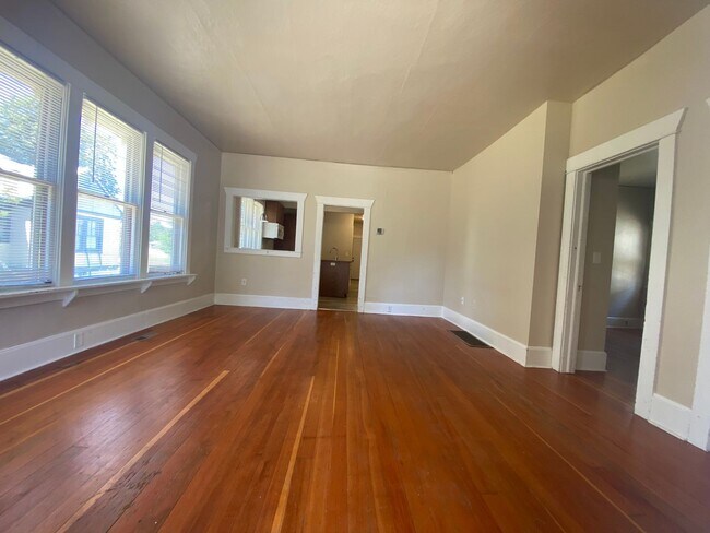 Building Photo - Cheney-5 bed 2.5 bath house Available Now