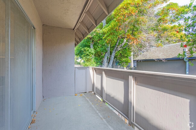 1X1 - Washington Square Apartments