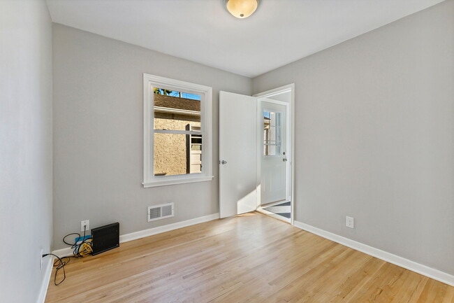 Building Photo - 2203 Conway St