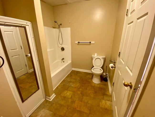 Building Photo - 6260 Renan Rd