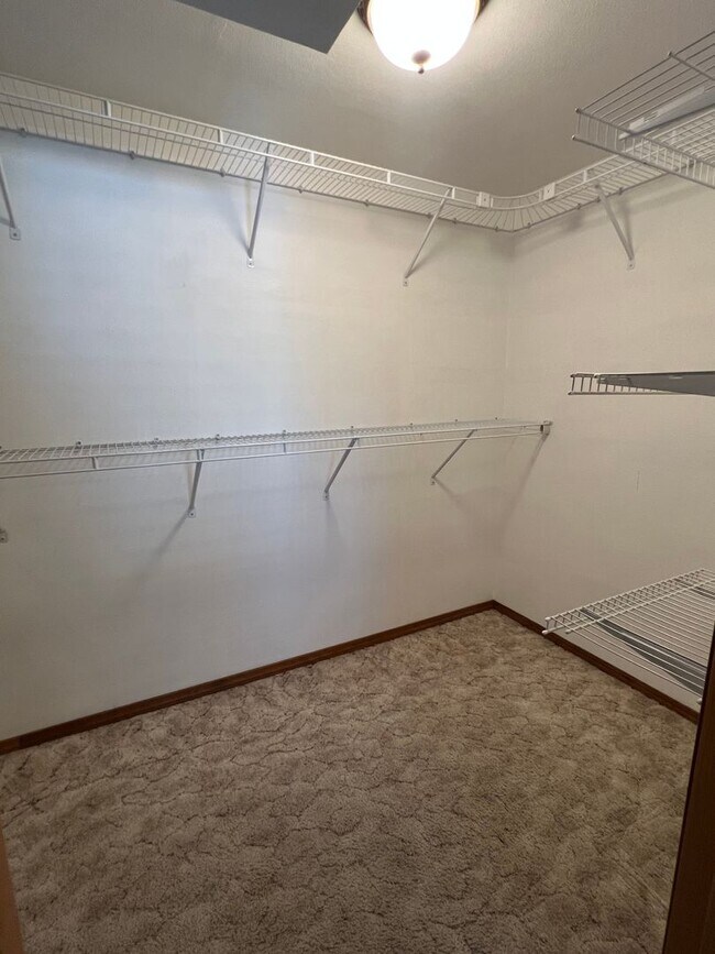 Building Photo - Spacious 3 bed/2 bath home with RV/Boat parking, shop and storage shed, a/c, deck with VIEWS and ...