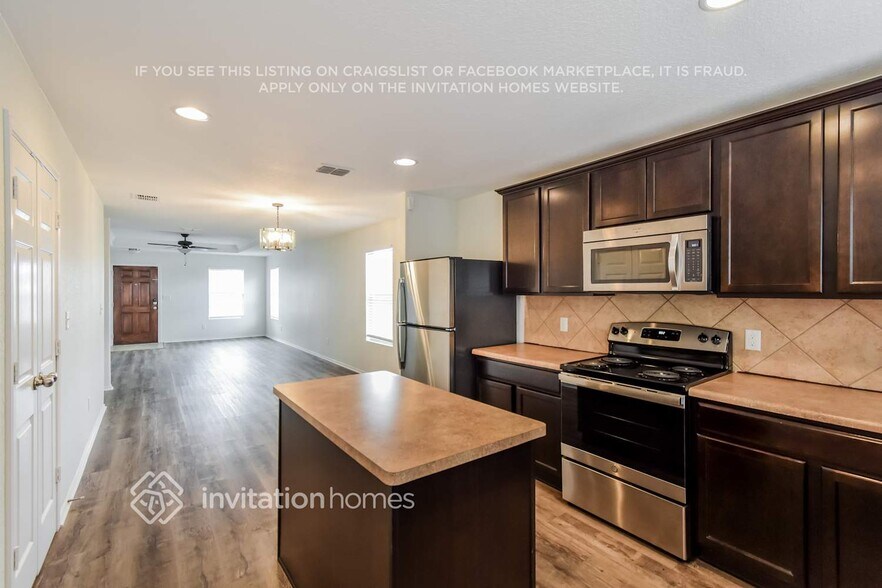 Building Photo - 27305 Paraiso Manor