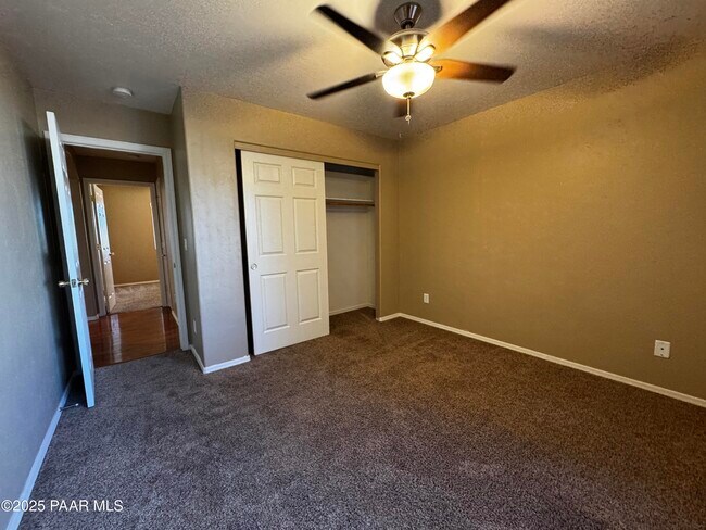 Building Photo - 3750 N Meadowlark Dr