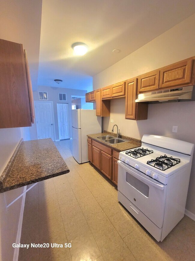 Building Photo - 1423 S Drake Ave