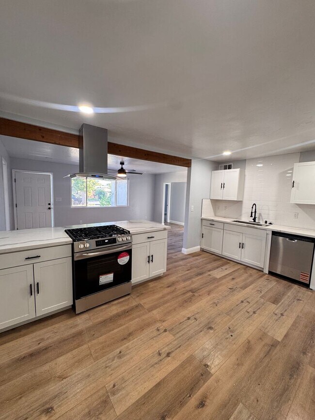 Building Photo - Single Family Home