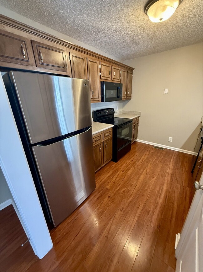 Building Photo - 409 Athena Dr