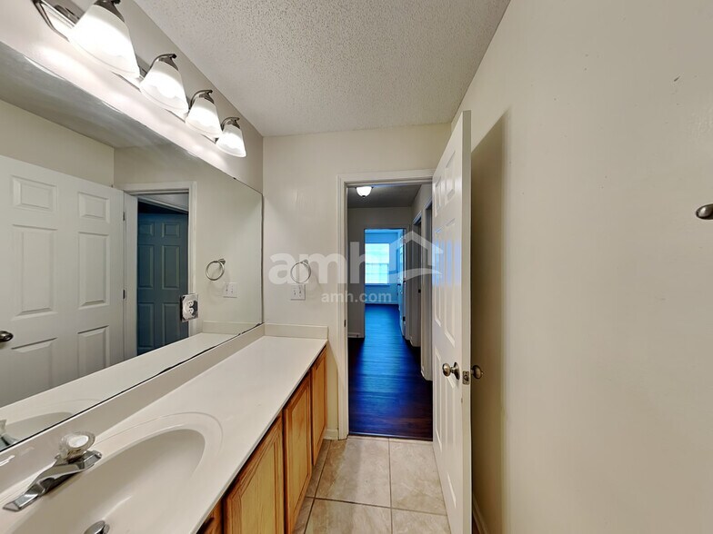 Building Photo - 4533 Hyperion Ct