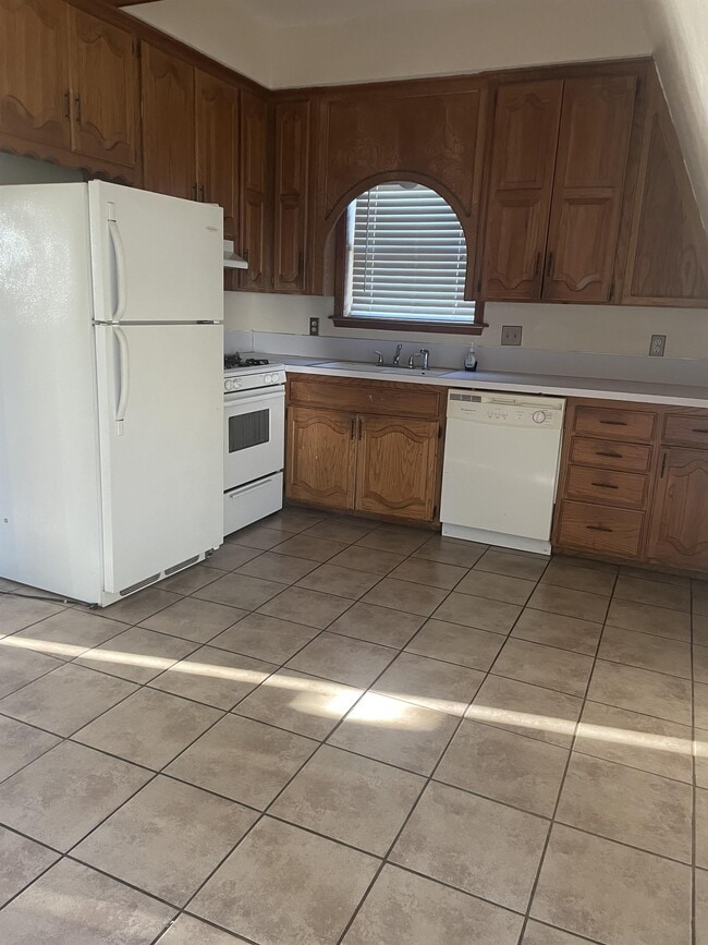 Building Photo - 103 Myra Ln